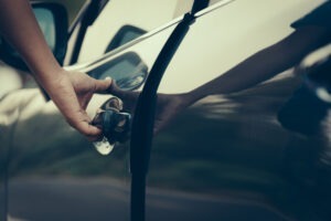 ¿El seguro pagará por un auto de alquiler durante las reparaciones?
