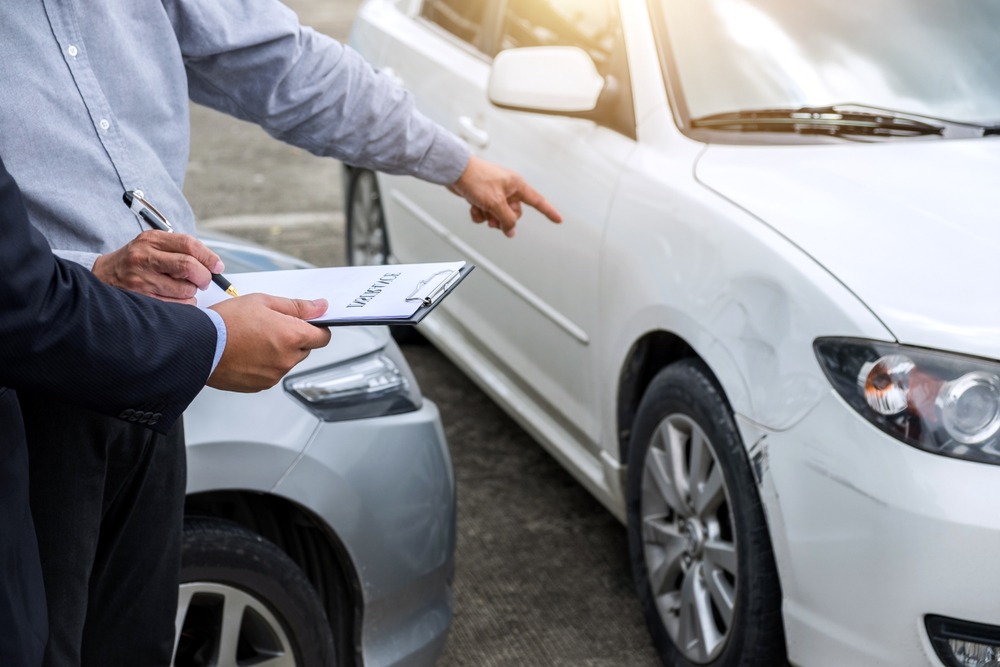 ¿Cuánto tiempo permanece un accidente con culpa en mi registro de seguro?